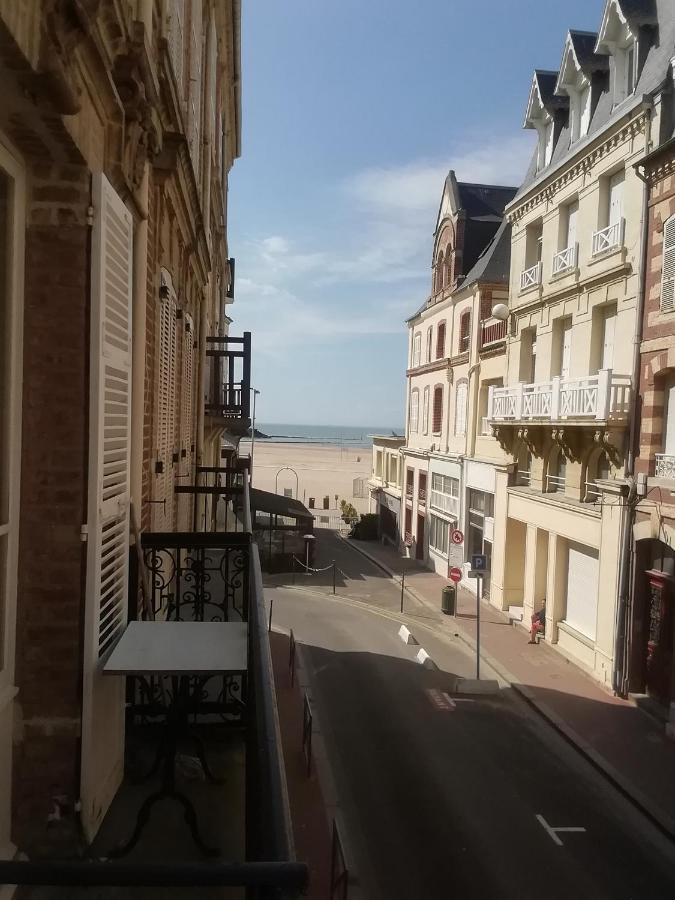 Trouville centre 2 pièces balcon sur plage à 30 mètres Appartamento Esterno foto